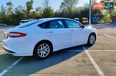 Седан Ford Fusion 2016 в 