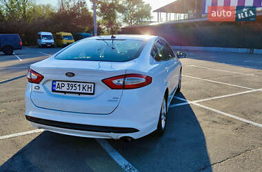 Седан Ford Fusion 2016 в 