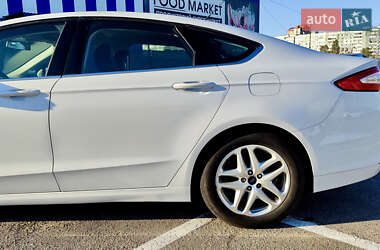 Седан Ford Fusion 2016 в 