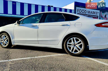 Седан Ford Fusion 2016 в 