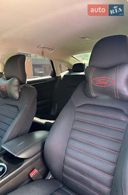 Седан Ford Fusion 2013 в 