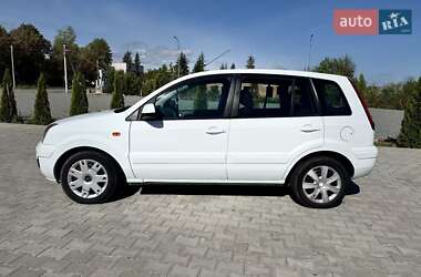Хэтчбек Ford Fusion 2011 в 
