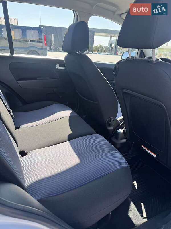 Хетчбек Ford Fusion 2011 в Новодністровську