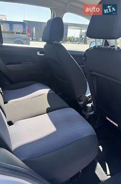 Хэтчбек Ford Fusion 2011 в 