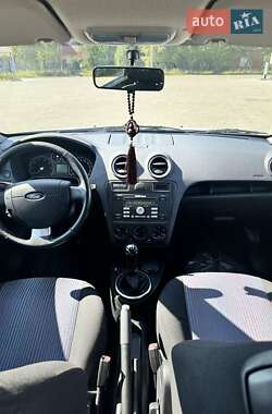 Хэтчбек Ford Fusion 2011 в 