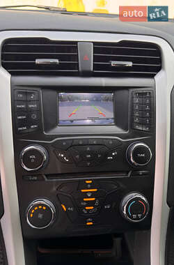 Седан Ford Fusion 2014 в 