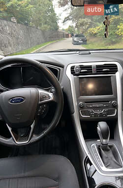 Седан Ford Fusion 2016 в 
