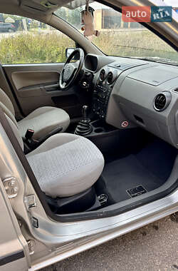 Хетчбек Ford Fusion 2003 в 