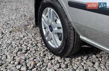 Хэтчбек Ford Fusion 2004 в 