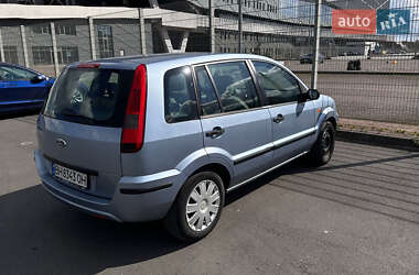 Хэтчбек Ford Fusion 2004 в 
