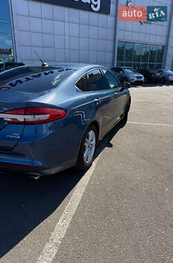 Седан Ford Fusion 2017 в 
