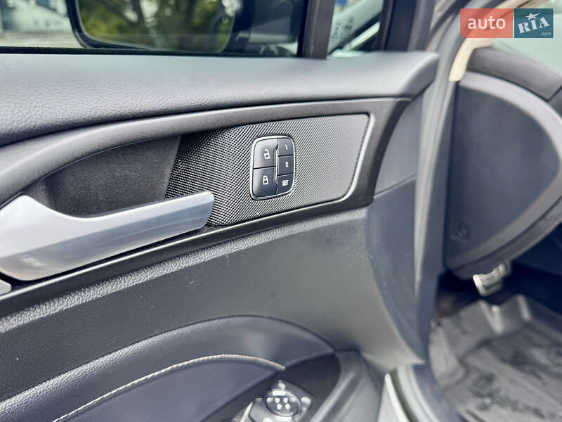 Седан Ford Fusion 2016 в Львове