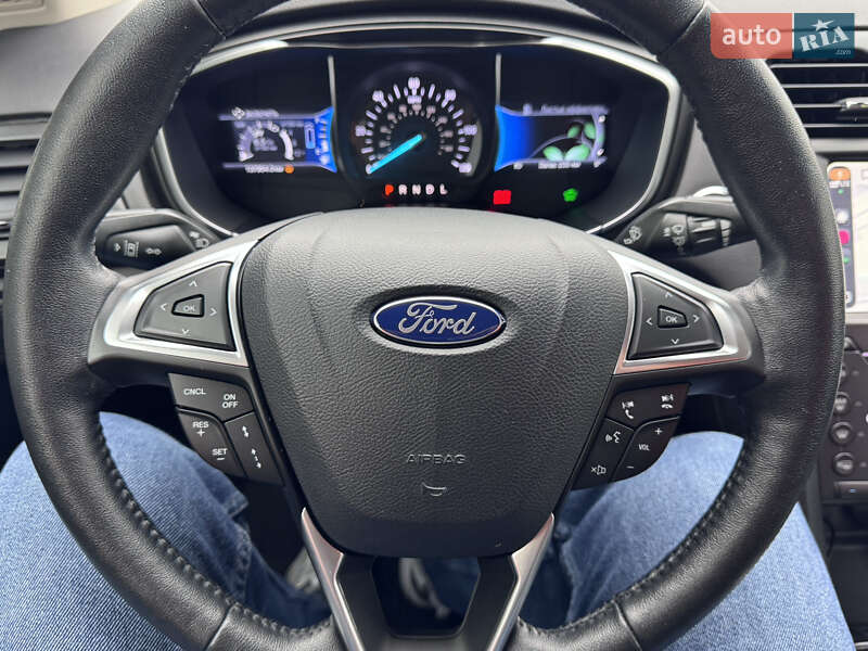 Седан Ford Fusion 2016 в Львове