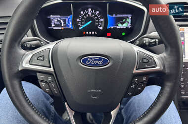 Седан Ford Fusion 2016 в 