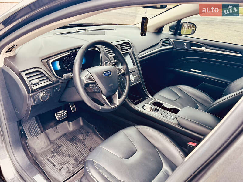 Седан Ford Fusion 2016 в Львове