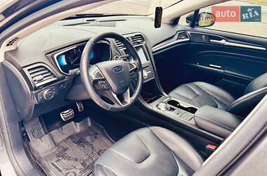 Седан Ford Fusion 2016 в 