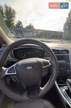 Седан Ford Fusion 2015 в 