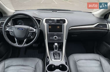 Седан Ford Fusion 2015 в 