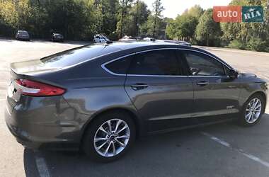 Седан Ford Fusion 2016 в 