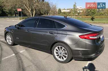 Седан Ford Fusion 2016 в 