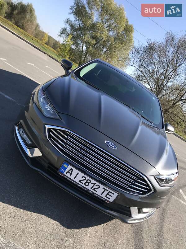 Седан Ford Fusion 2016 в 