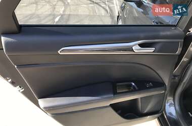 Седан Ford Fusion 2016 в 