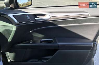 Седан Ford Fusion 2016 в 