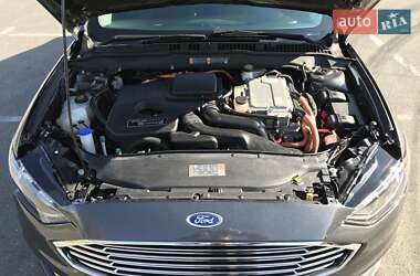 Седан Ford Fusion 2016 в 