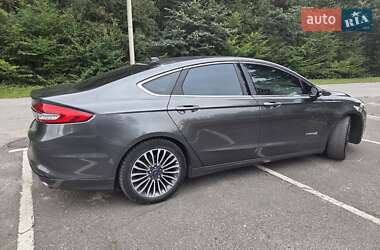 Седан Ford Fusion 2016 в 