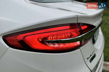 Седан Ford Fusion 2016 в 