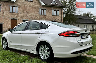Седан Ford Fusion 2016 в 