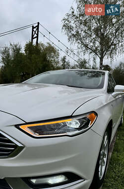 Седан Ford Fusion 2016 в 