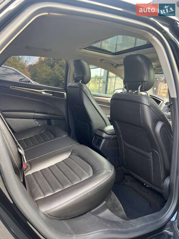 Седан Ford Fusion 2013 в Ужгороде