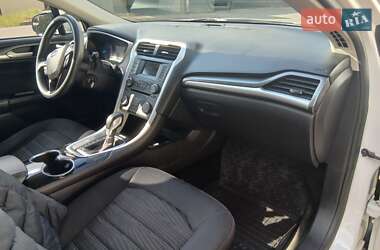 Седан Ford Fusion 2015 в 