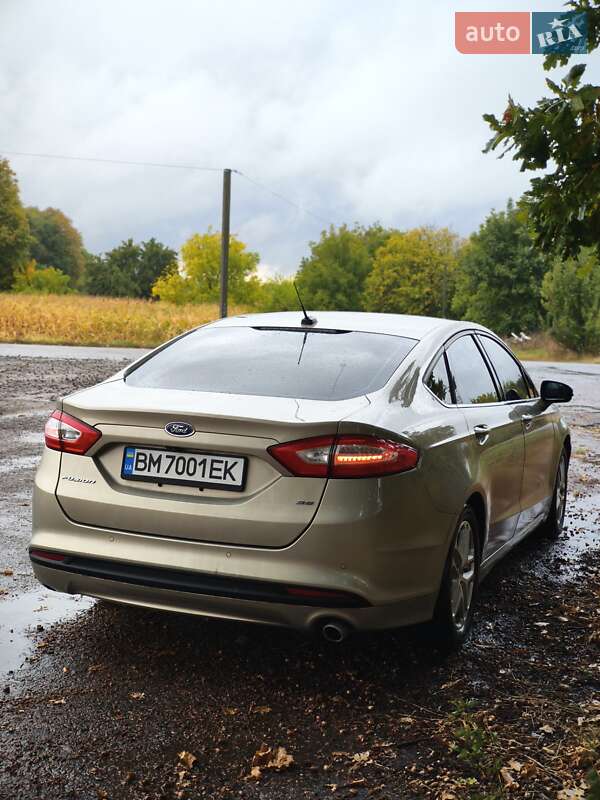 Седан Ford Fusion 2015 в Ромнах