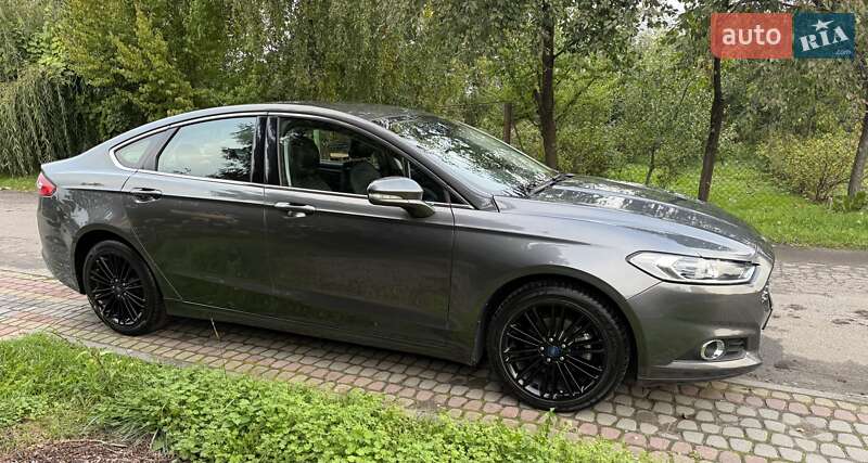 Седан Ford Fusion 2016 в Львове