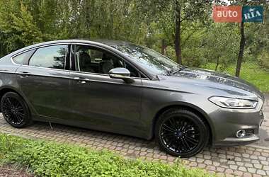 Седан Ford Fusion 2016 в 