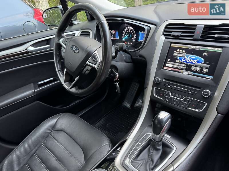 Седан Ford Fusion 2016 в Львове