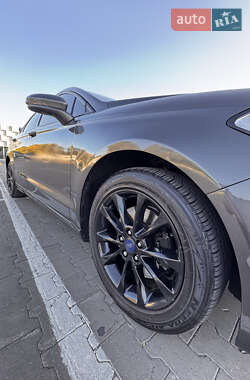Седан Ford Fusion 2017 в 