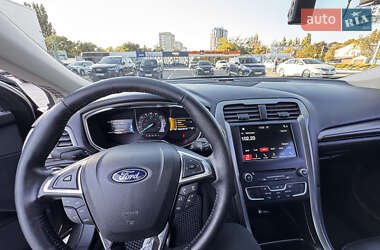 Седан Ford Fusion 2017 в 