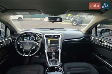Седан Ford Fusion 2015 в 