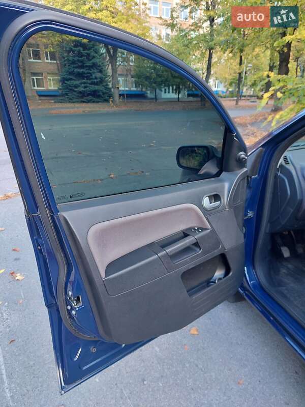 Хетчбек Ford Fusion 2009 в Дніпрі