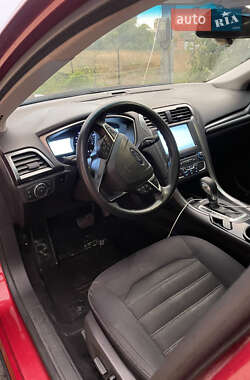 Седан Ford Fusion 2013 в 