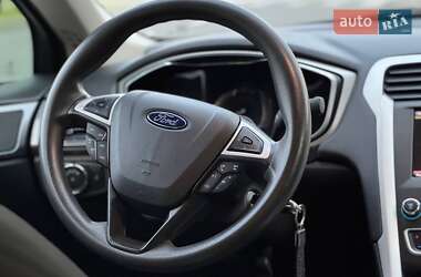 Седан Ford Fusion 2016 в 