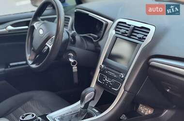 Седан Ford Fusion 2016 в 
