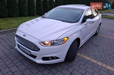 Седан Ford Fusion 2015 в 
