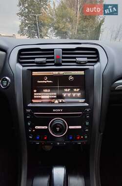Седан Ford Fusion 2015 в 