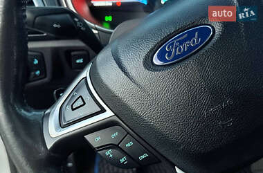 Седан Ford Fusion 2016 в 