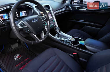 Седан Ford Fusion 2016 в 