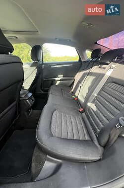 Седан Ford Fusion 2015 в 